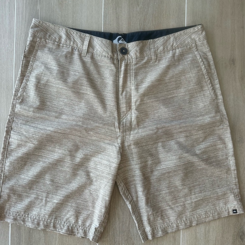 Quiksilver Men's Beige Flat Front Shorts